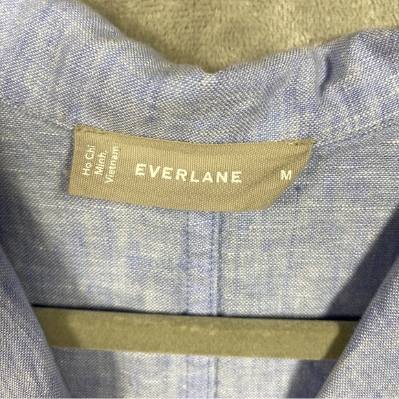 Everlane 100% Linen Workwear Shirt V Neck Button Down Pocket Blouse Size M Blue - Picture 4 of 6